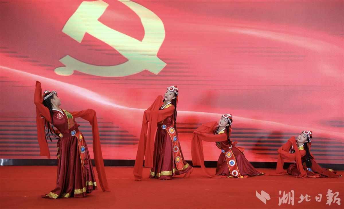 自己出柜了该告诉父母还是隐瞒？游戏画面